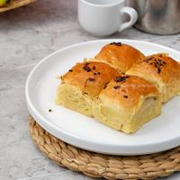 Gambar Rafles Bolen Talas Pisang Cokelat Rasalokal dari Official Bolu Susu Lembang Kota Bandung 5 Tokopedia