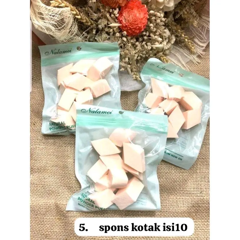 spons make up beauty blender sponge make up spons kering spons basah spons bedak spons   Kegunaan  : * Membantu meratakan makeup wajah * Untuk blending Countouring dan shading. * Bisa digunakan dalam keadaan kering/ basah (lembab)  Cara Penggunaan : * Gun