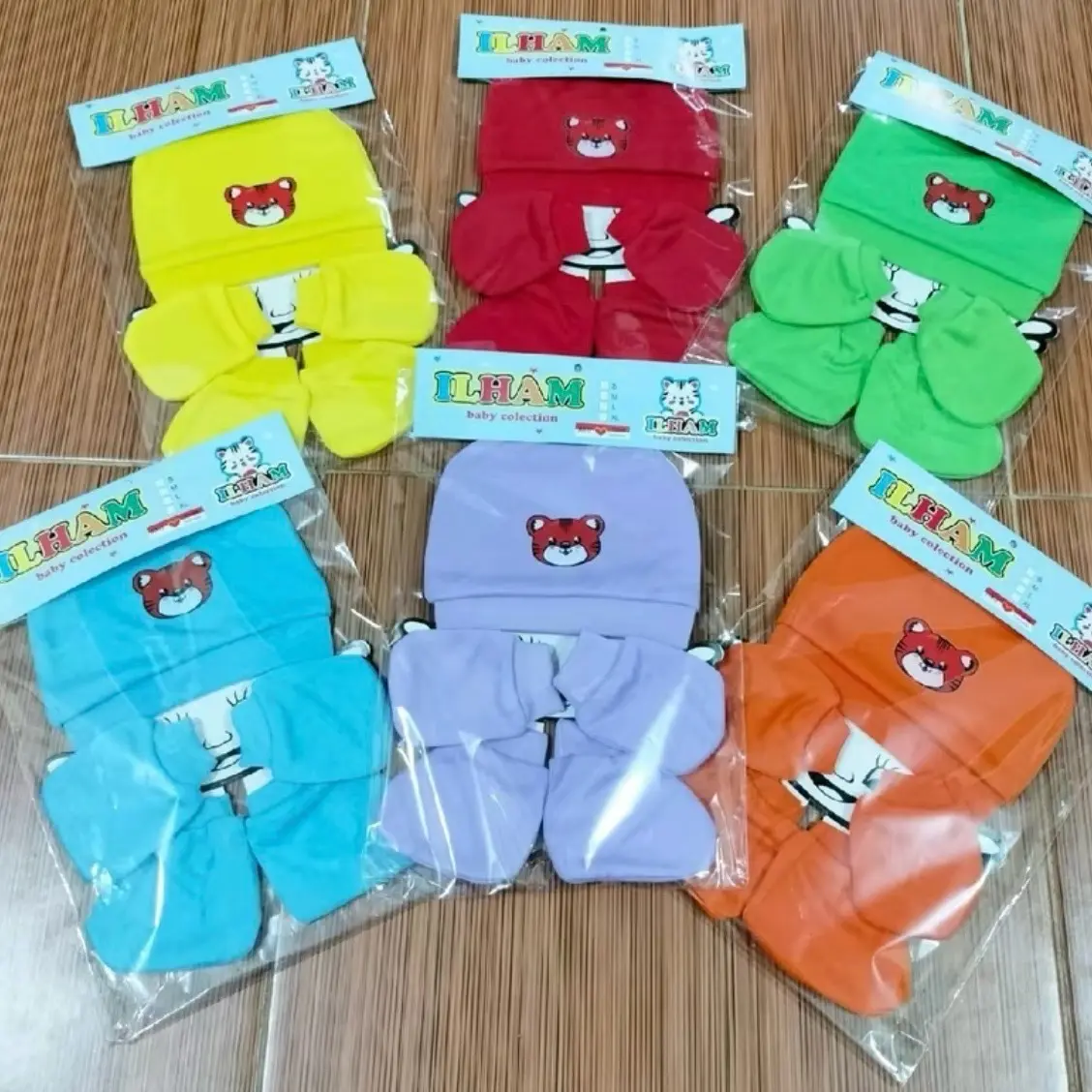 Topi set sarung tangan dan sarung kaki + kupluk / topi set sartaki