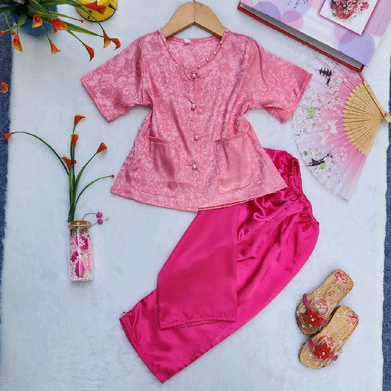 ( 7-36kg) Bộ áo bà ba truyền thống có túi, vải gấm hoa kèm quần phi bóng chất liệu vải mát mẻ, bền đẹp cho bé gái