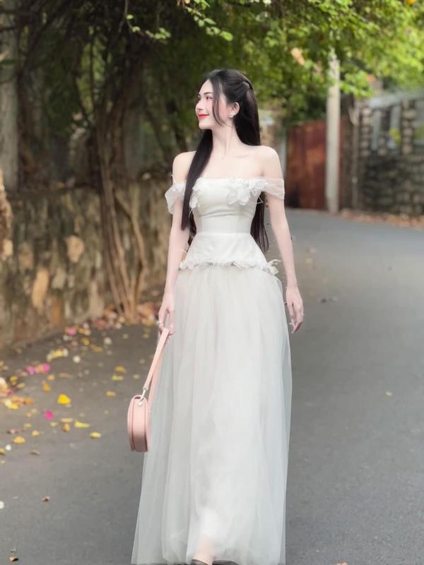 Đầm trắng cô dâu đi tiệc bàn A621 kiểu 2 dây rớt vai form xòe dáng dài chất tafta phối lưới mix hoa lông có đệm mút freesize KimHoa77 Nữ Kem Váy Cưới Áo Cưới Dress Women