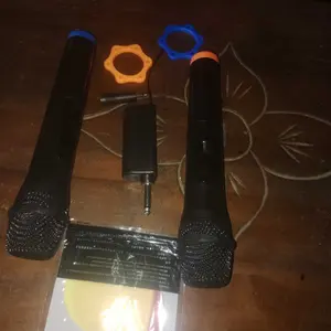 Mikrofon Nirkabel Portabel dengan Penerima Isian Ulang Mikrofon Handheld Profesional Remote Reception Multipurpose - Hitam/Emas - Black Mic Microphone Wireless Handphone