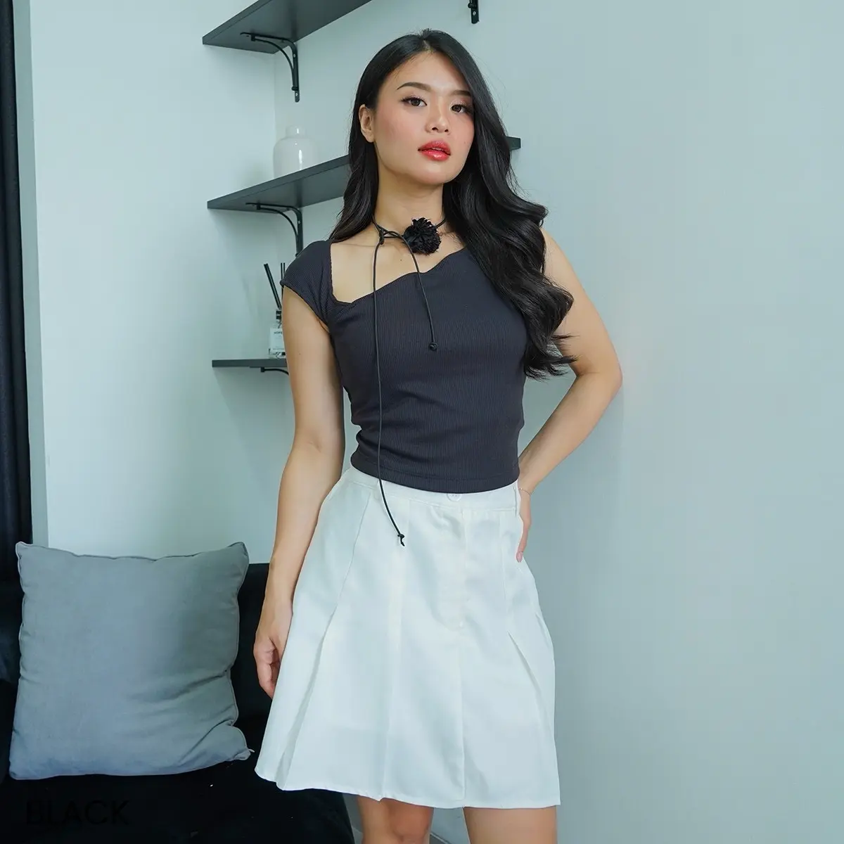 MERINA KNIT atasan seksi dengan aksen cantik di bagian belakang