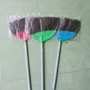 sapu lantai merk GAMA. sapu kipas warna random