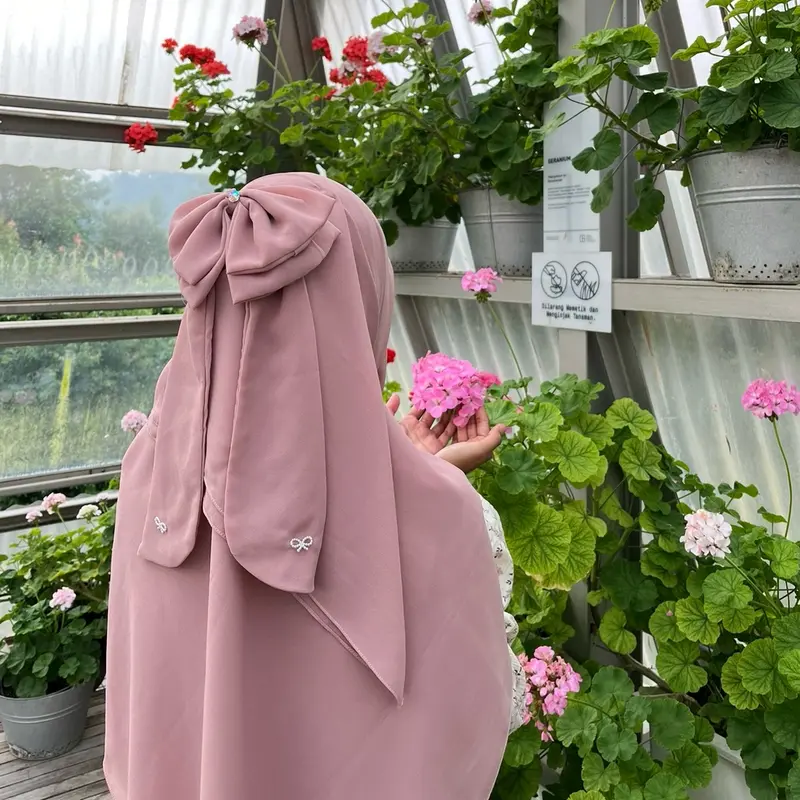 Khimar segi empat Haura set cadar payet dan bros ekor panjang 1