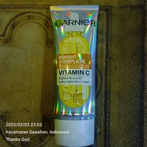 Garnier Bright Complete Serum Cleanser Pembersih Wajah dengan Vitamin C 100 ml - Membersihkan, Acid, Pelembab, Mencerahkan, Facial Perawatan Memutihkan Mengencangkan