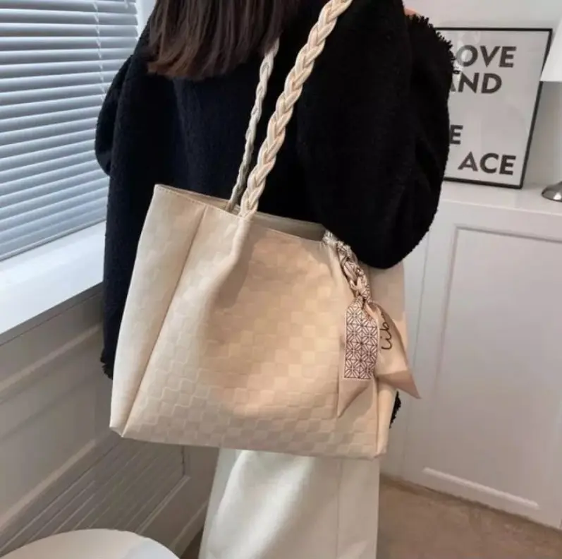 Tas Totebag Wanita TWYNE Kulit Sintetis Premium Anti Kerut Dengan Tali Kepang & Syal Cantik