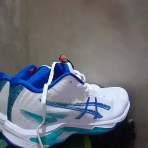 sepatu voli import sepatu olahraga pria wanita anti slip nyaman di pakai