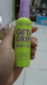 Product Review of [POPBELA Best Setting Spray 2024 Winner] DAZZLE ME Get a Grip! Makeup Setting Spray Dewy Fix Beauty Protecting 4 X Hydrating Makeup Mist Flawless Lightening Primer Water Tahan 24 JAM from E**🌻 0