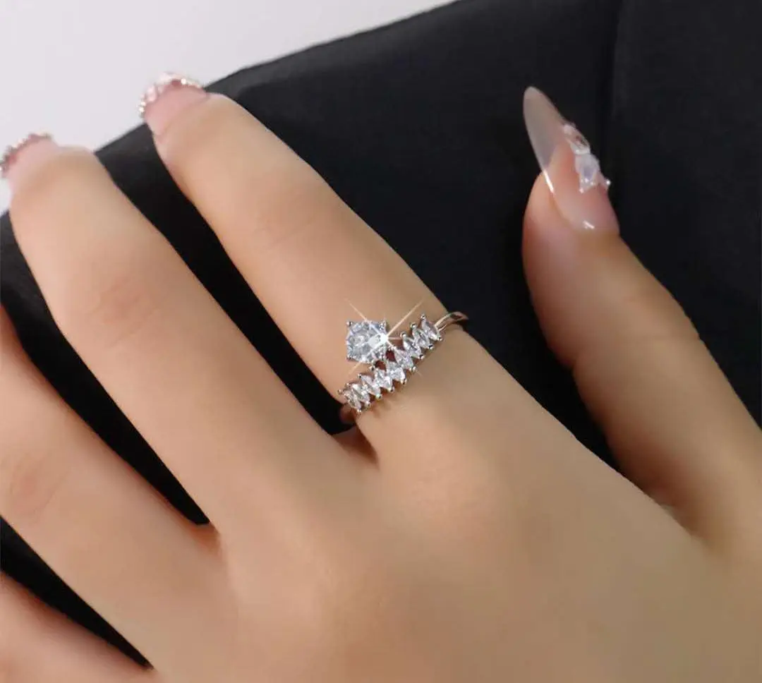 Deretan cincin berlian,cincin zirkon super mewah dan ringan Cincin jari telunjuk