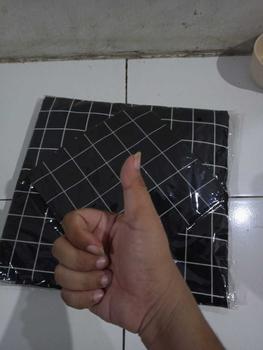 Product Review of Sprei Kotak Kotak Hitam Aesthetic Berkualitas Tidak Luntur. sarung bantal 2. sarung guling 2 from w**a s**e 1