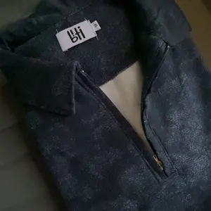 BITI Bitclub Polo Halfzip Shirt | Kaos Polo Pria Knit Lengan Panjang Denim Print Motif Half Zip