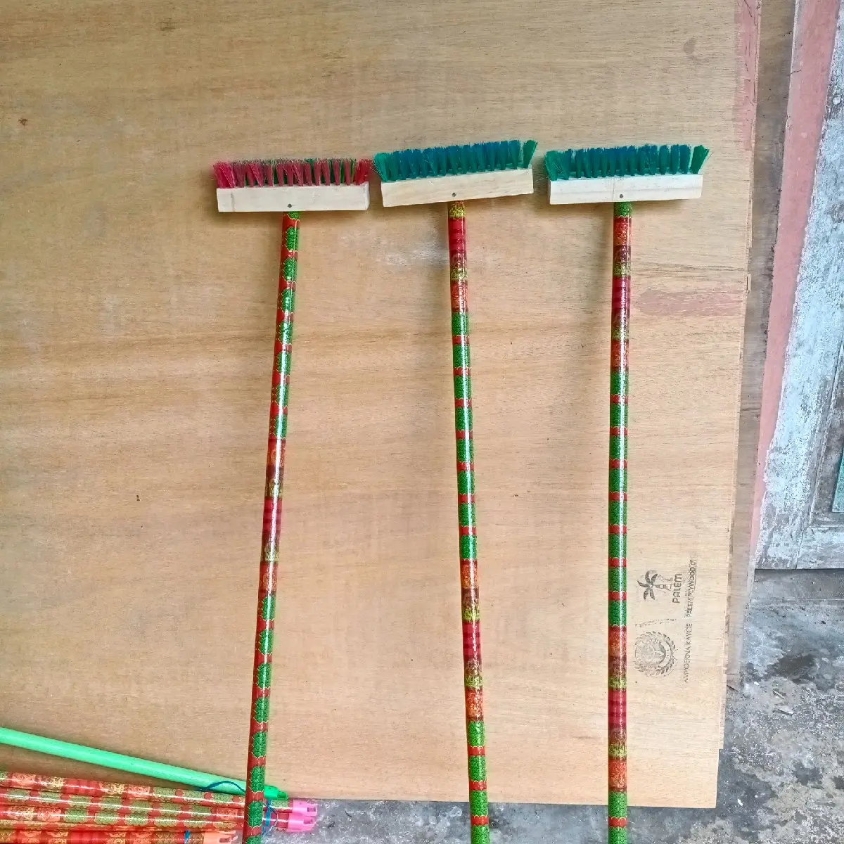 sikat serbaguna kamar mandi dan wc gagang panjang