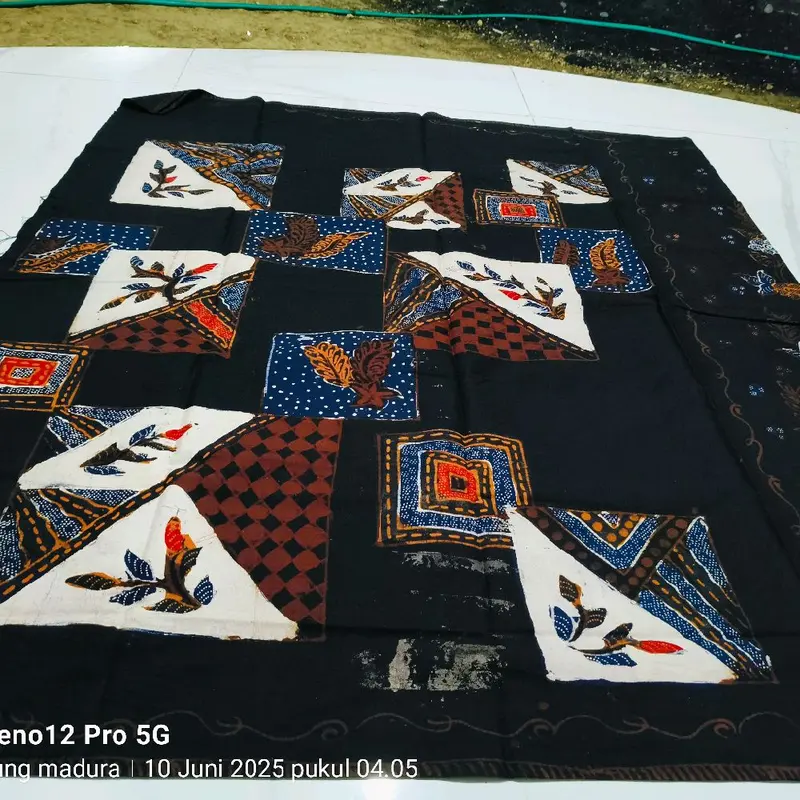 sarung batik tulis madura bahan halus lembut 0