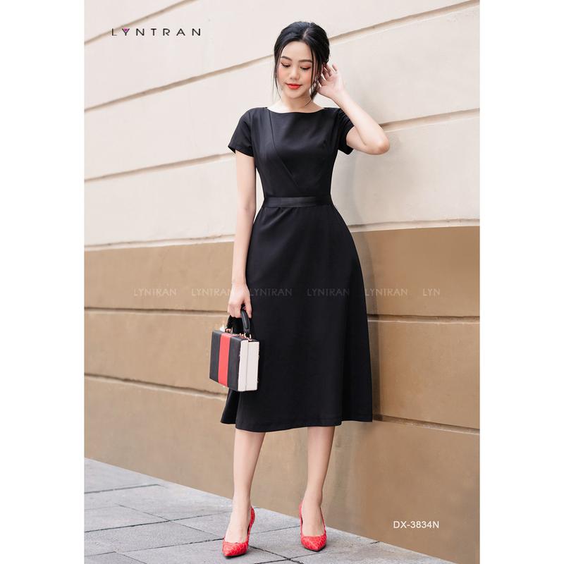  LYN TRAN - Đầm công sở dáng xòe đai eo đầm midi dáng A cổ thuyền ngắn tay DX-3834N Nữ Women Dress  Đen và xanh Kim Tuyến 