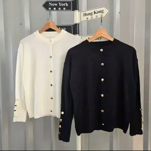 Cardigan Wanita AKIRA Button Gold Knit Korea - Desain Korea, Detail Butang Emas, Nyaman Digunakan - Muslim, Outer