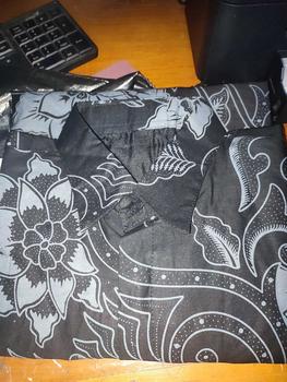 Product Review of MELEWIS HITAM Kemeja Batik Pria Lengan Panjang Warna Hitam Full Furing Katun Slimfit from k**p b**o 0
