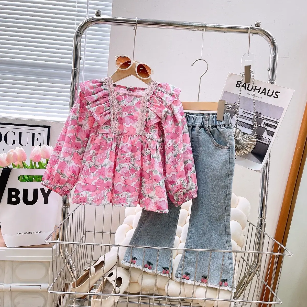 4-10 th Setelan Anak Korea Blouse Pink Bunga Renda Celana Jeans Bordiran Cherry