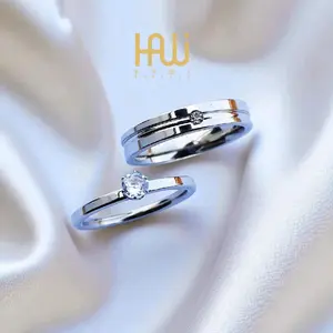 Cincin Couple Silver Elegant Titanium Anti Karat Anti Luntur Cincin Tunangan  Modern Desain Simpel  Dan Mewah Free Bok Bludru Premium Hadiah Romantis Anniversary Untuk Pasangan Pria Wanita Rings Stainless Batu Permata Diamond