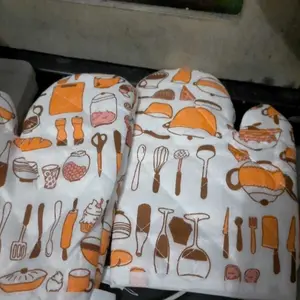 (Praktis) Sarung Tangan Oven Sarung Tangan Anti Panas Pelindung Tangan Memasak Kitchen Bahan Kain