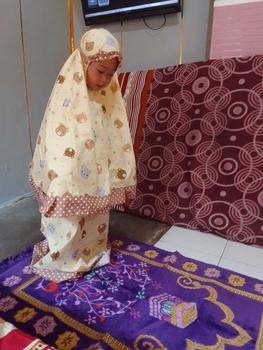 Product Review of MUKENA ANAK KARAKTER MUKENA ANAK MURAH 2-9TH Bunga Polka Dot Putih Muslim from d**7 0