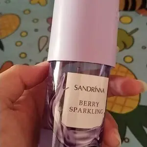Sandrinna Berry Sparkling / Rose Melody / Caramel Vanilla / Cherry Fairy / Blooming Love / Tropical Romance Parfum mist - Keharuman Romantis & Manis Tahan Lama Halal BPOM