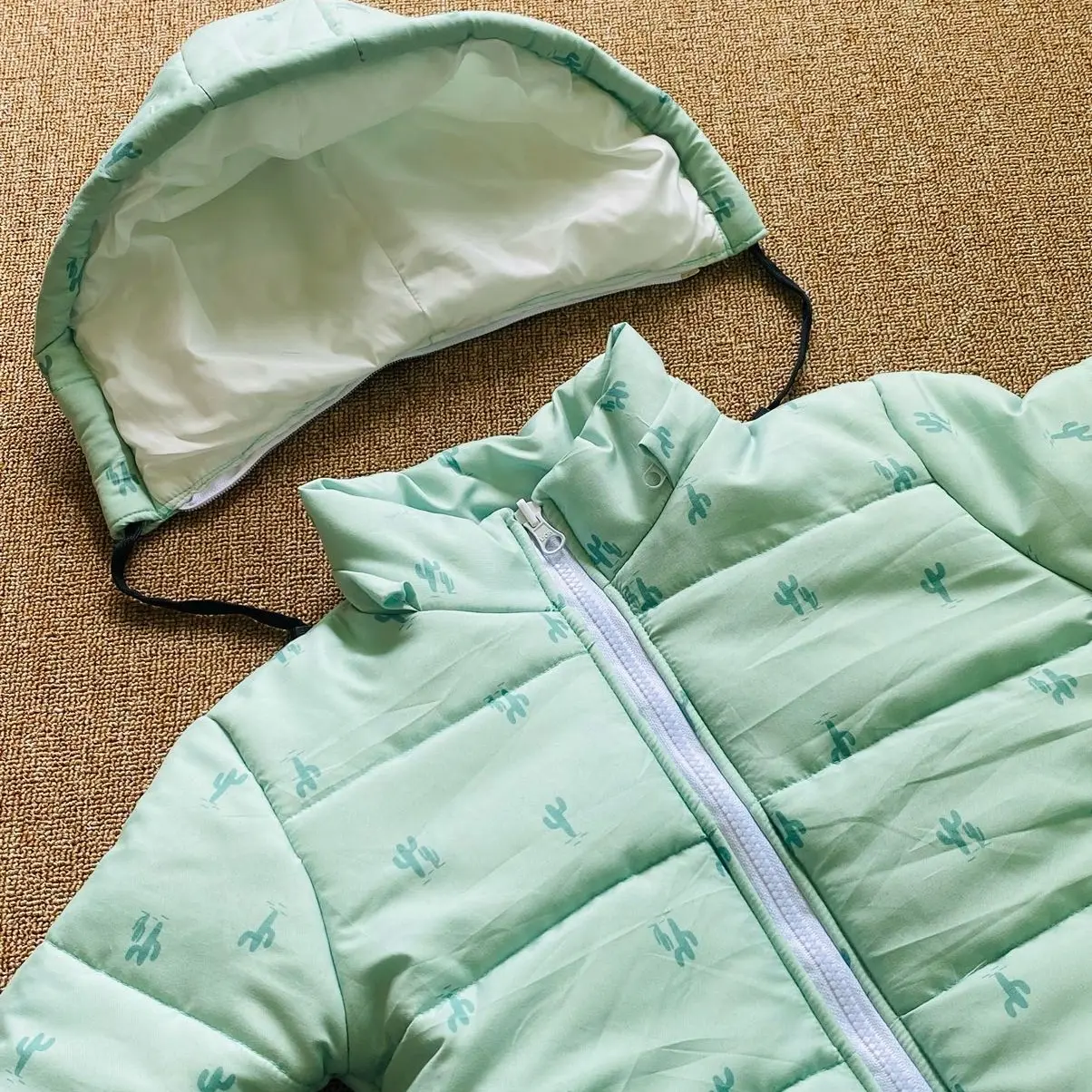 JAKET GELEMBUNG MOTIF KAKTUS LUCU
