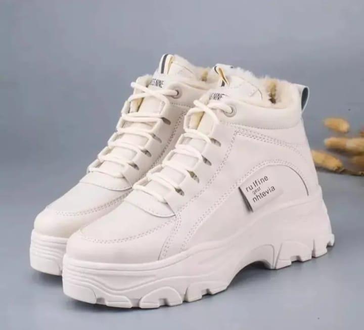 SEPATU BOOTS BUL WANITA - SEPATU SNAKERS WANITA - SEPATU BOOTS BULU WANITA MODEL TERBARU DENGAN HARGA MURAH 1