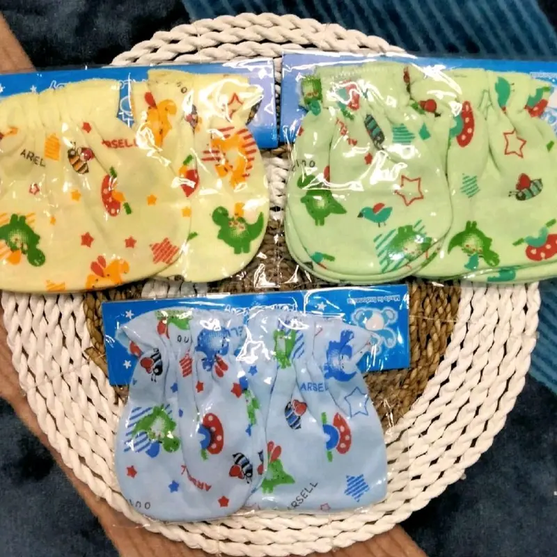 Sarung tangan dan sarung kaki bayi Newborn parsel 4