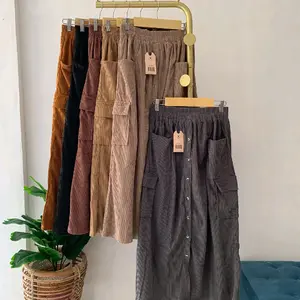 Rok Korduroy Wanita dengan Desain Pocket dan Kancing Depan Model Trendy