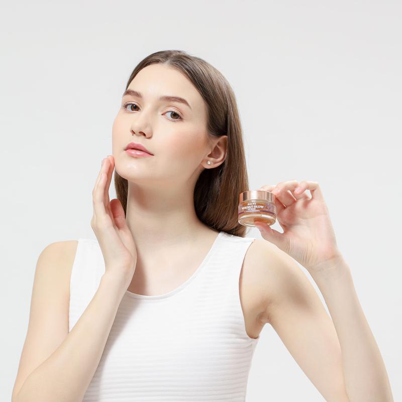 AELYS Walnut Glow Oil Scrub For Exfoliating & Hydrating  Facial Perontok 6