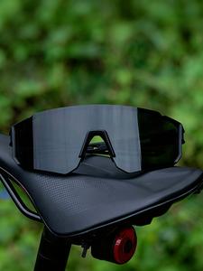 Gafas deportivas polarizadas con protección UV400, ideales para ciclismo y correr, diseño duradero para actividades al aire libre