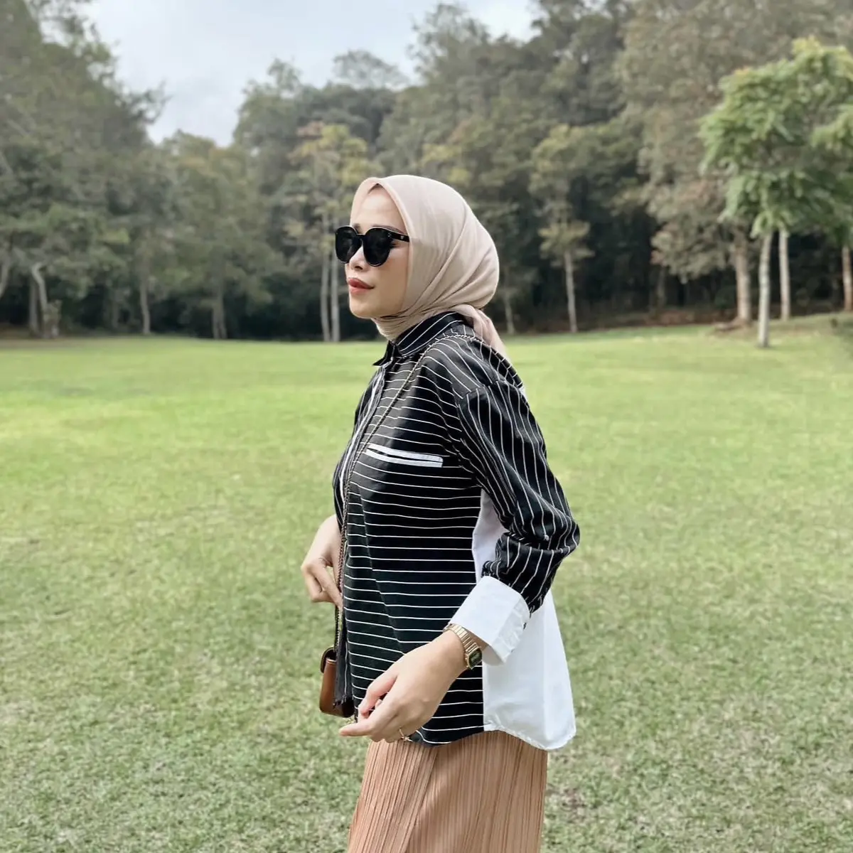 MODEVA - Maddie Stripe Basic Shirt / Kemeja Katun Salur Wanita