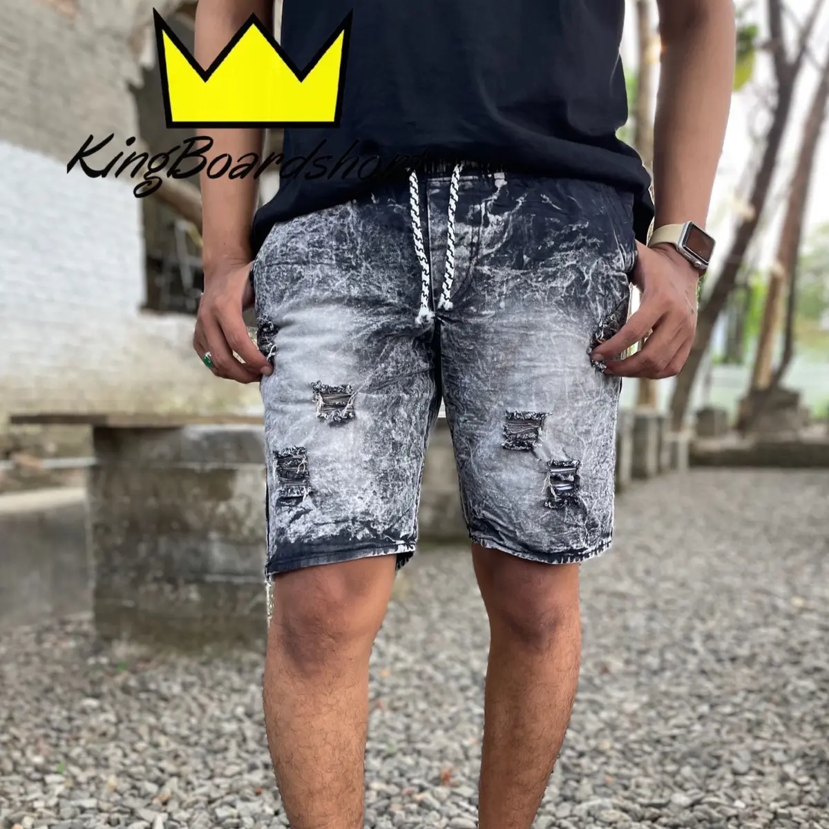Celana jeana pria motif sobek / celana pendek pria model sobek / celana di atas lutut / celana