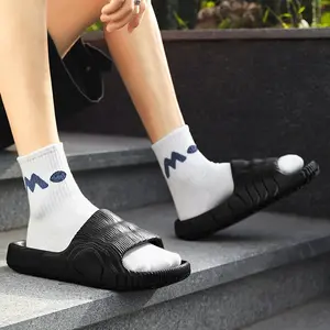 Kata drag pria musim panas di luar memakai sandal olahraga remaja pria rumah dalam ruangan menginjak kotoran perasaan pasangan gaya santai dingin drag