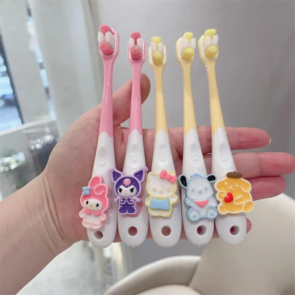 Berus gigi kanak-kanak Sanrio, Siri Kartun Kulomi / Melody, Berus gigi berkaliber lembut ultra halus, Sesuai untuk kanak-kanak berumur 2 hingga 12 tahun, 5pcs / set