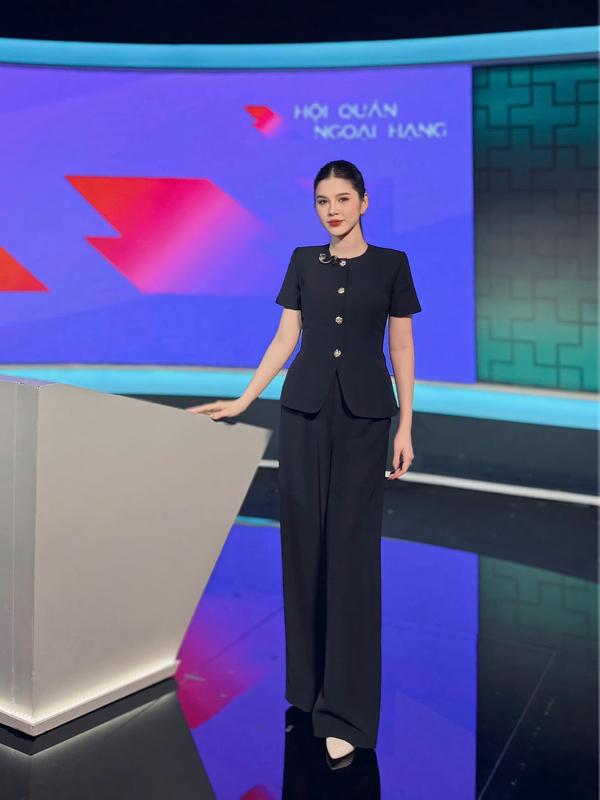 HOAI VU - SET ÁO VEST CỔ TRÒN VÀ QUẦN SUÔNG MÀU XANH NAVY - D143