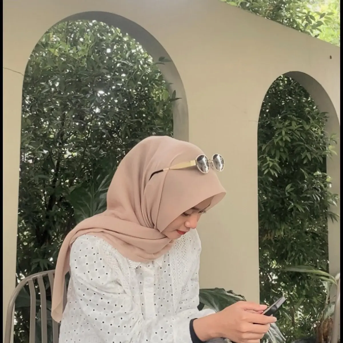 Paris Jadul !!! Warna Beige