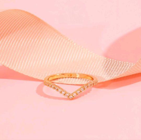 Cincin Titanium Elegan Anti Karat Model Fuji Permata Dengan Desain V Cantik Dan Tahan Lama