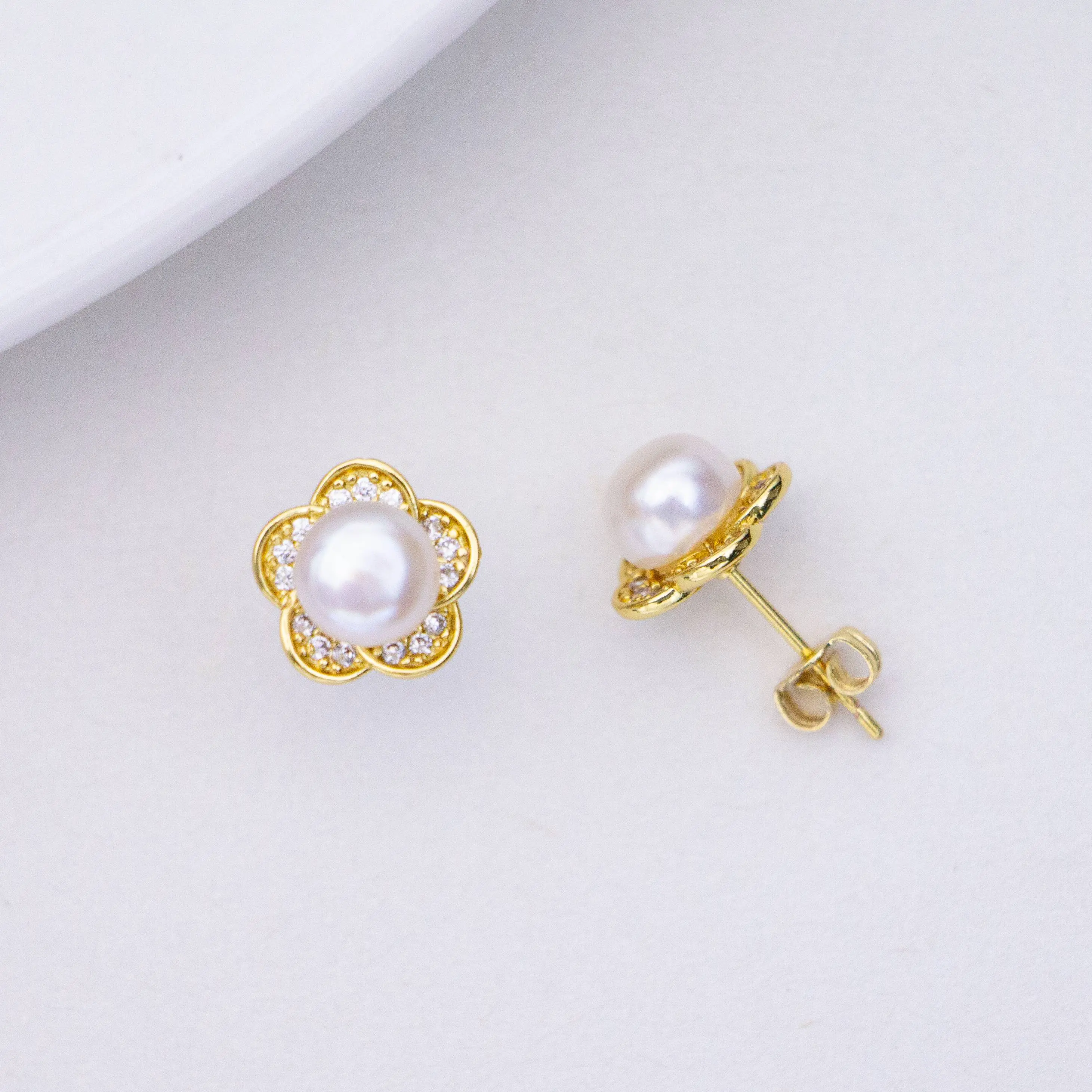 shuiyuAlloy accessories freshwater seedless "worry-freeflower" white pearl earrings 7-8mm flat round surfaceflawless ZH12741
