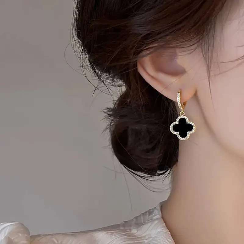 Anting Wanita Anting Titanium Anting Semanggi Anting Clover Anting bunga hitam dan berlian Anting van cleef 1