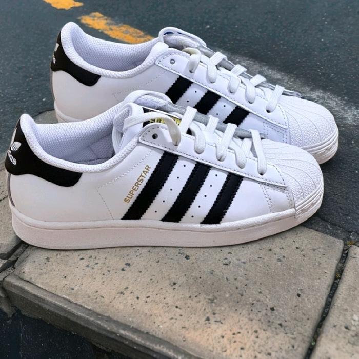 Jual Sepatu Adidas Superstar 'Footwear White Black' EG4958 BNIB 100% Real  Picture - Footwear White Black, 36 - Kota Bandung - Sneakerskita.go |  Tokopedia
