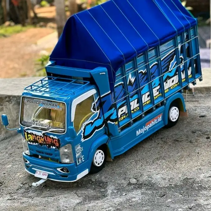 Miniatur truk oleng kayu mainan full lampu terpal