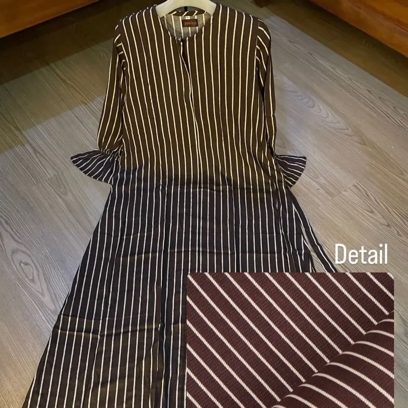 Coklat Tua Salur