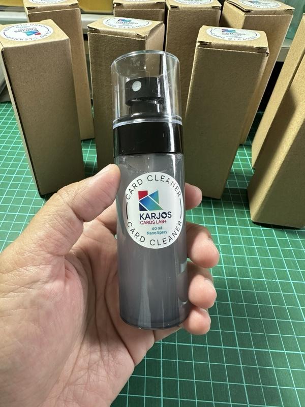 Pembersih Kartu TCG KARJOS Cards Lab+ Kemasan Baru Nano Spray 60 ml (bonus 20 ml) – Perawatan Permukaan Kartu Pokémon, Yugioh, One Piece, Koleksi kartu TCG