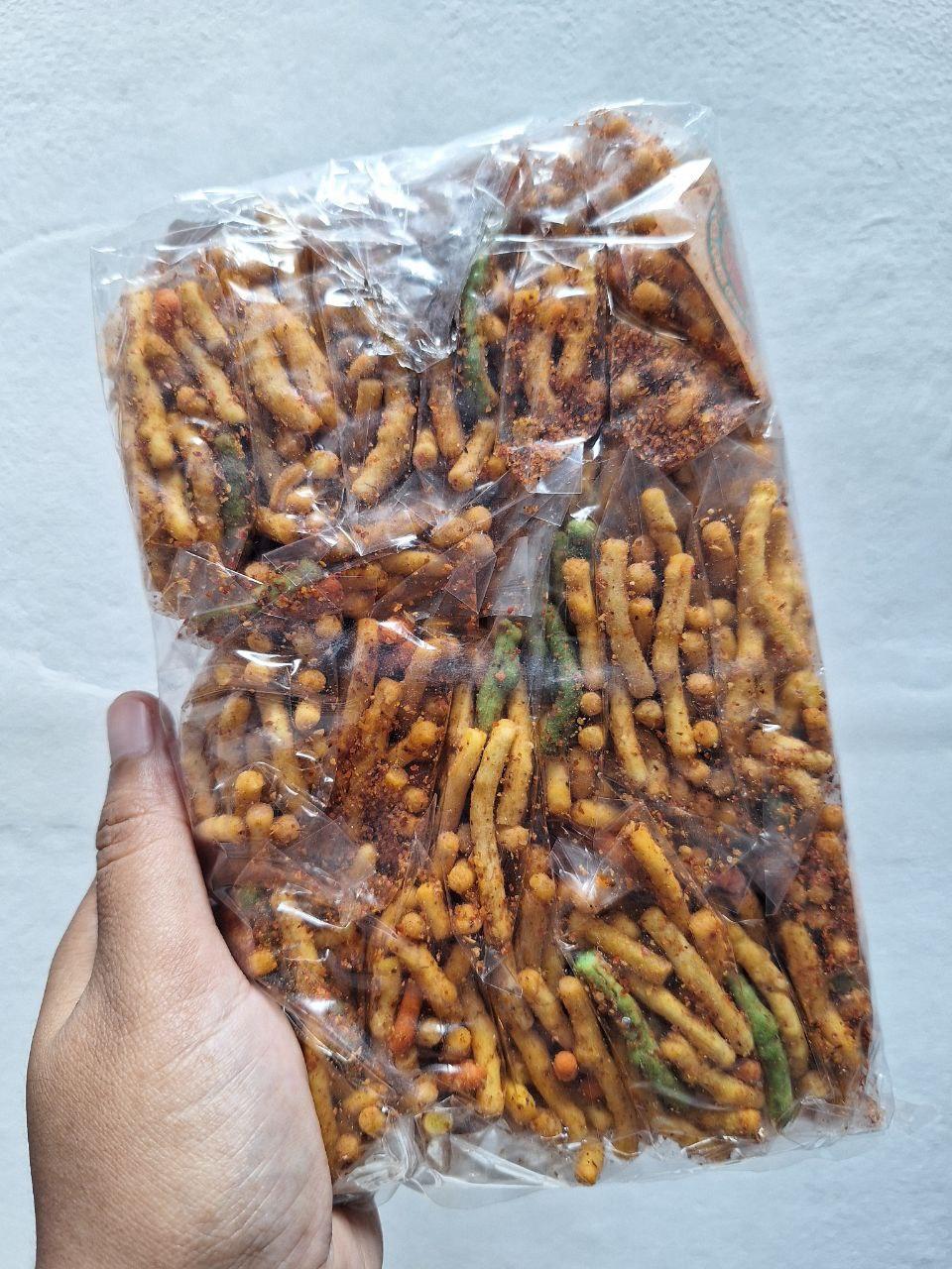 TERLARIS Cemilan SW Stik Bintang Pedas 1 Pak Isi 20 Snack Food Keripik Rasa Pedas Nikmat Kemasan Praktis Bahan Berkualitas Halal Indonesia TERLARIS Cemilan SW Stik Bintang Pedas 1 Pak Isi 20 Snack Food Keripik Rasa Pedas Nikmat Kemasan Praktis Bahan Berkualitas Halal Indonesia