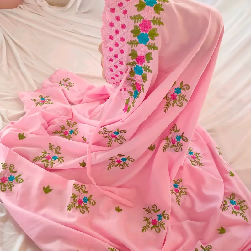 MUKENA DEWASA TERUSAN BERWARNA MOTIF BORDIR TABUR BUNGA, MUKENAH DEWASA LAJURAN LANGSUNGAN PANJANG DEWASA VARIASI WARNA PUTIH, PINK, MOCA, COKSU, COKLAT, BIRU, HIJAU, KREM, ABU-ABU, NAVY, LILAC BAHAN POLINO MICRO NYAMAN RUKOH POCONG KEKINIAN ALA KOREA 1