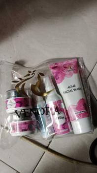 Product Review of PAKET SKINCARE SEMUA JENIS KULIT from u**1 1