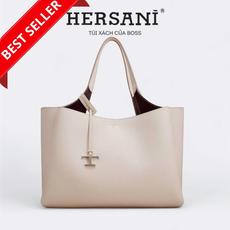 Túi xách nữ Tote HERSANI & MASARCHS da thật cao cấp thiết kế thanh lịch sang trọng. Phù hợp đi làm đi chơi Túi đeo vai Kèm túi giấy hãng STORE. Size 38cm vừa Laptop 15.6 inch trở xuống. Màu trắng kem Bag Chữ Nhật Kem - HS5045