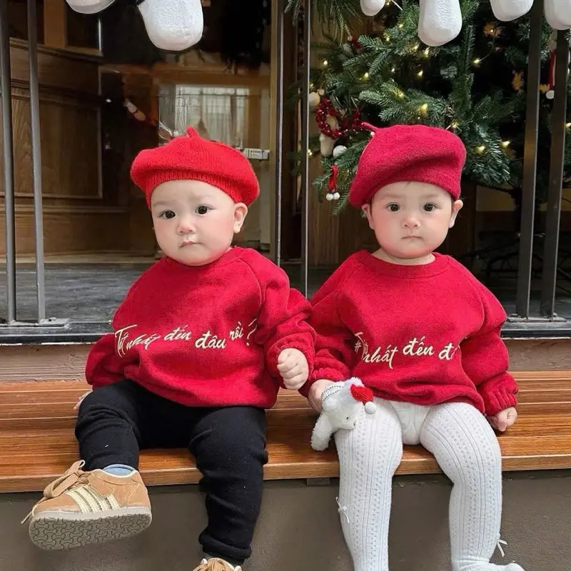 Áo nỉ đỏ nhiều hình, áo sweater in hình ngựa 2026 mặc tết cho bé chất liệu nỉ bông 8-18kg